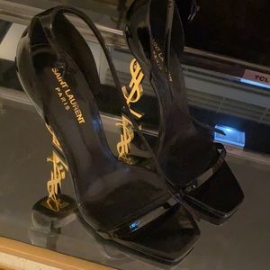 Worn once no box or garment bag included